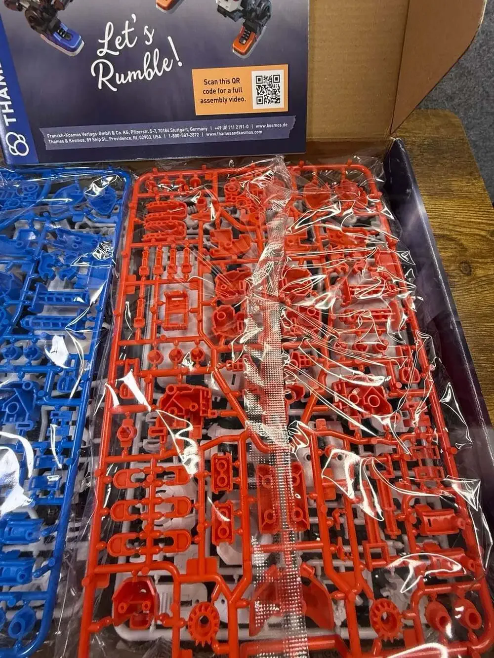 Thames & Kosmos Hydraulic Boxing Bots STEM Experiment Kit